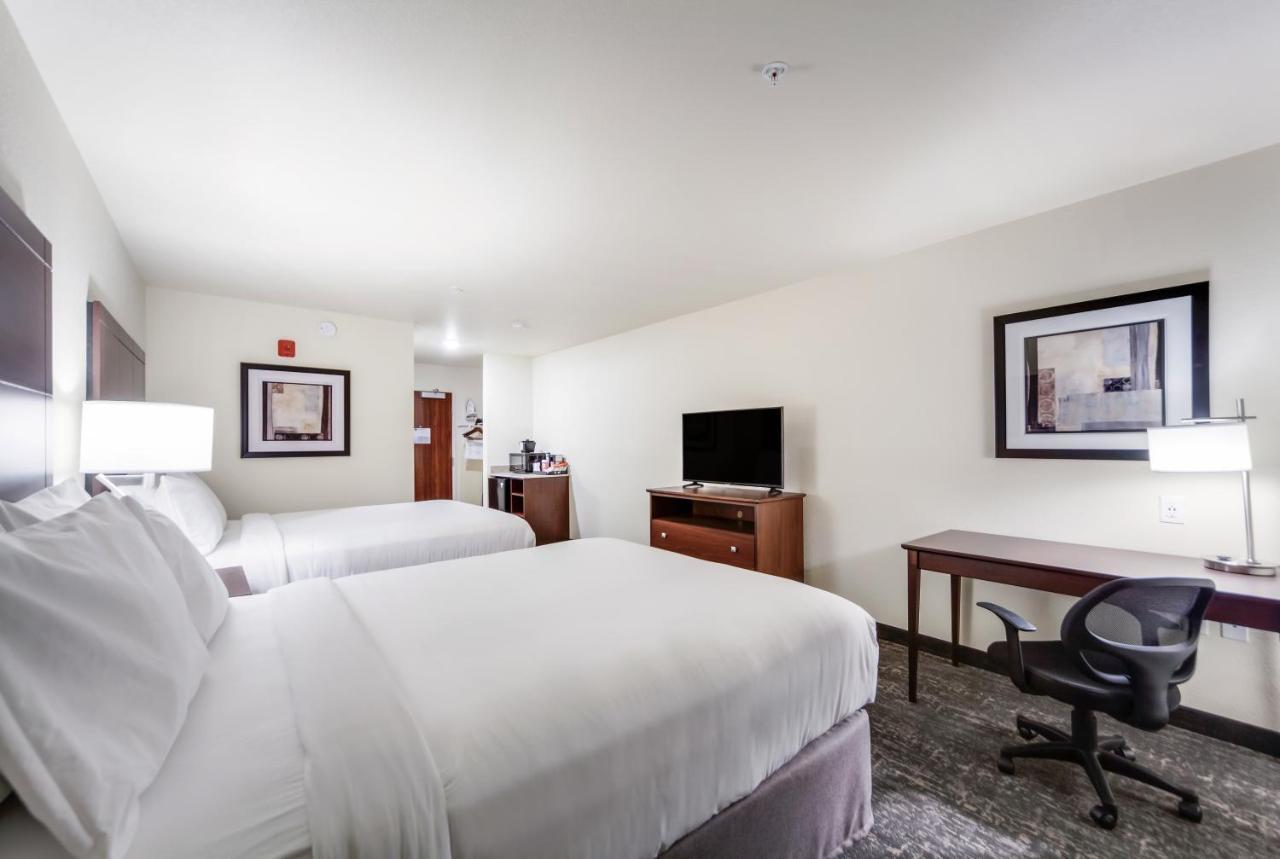 Cobblestone Inn & Suites-Fremont Экстерьер фото