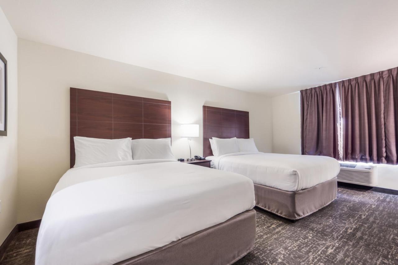 Cobblestone Inn & Suites-Fremont Экстерьер фото