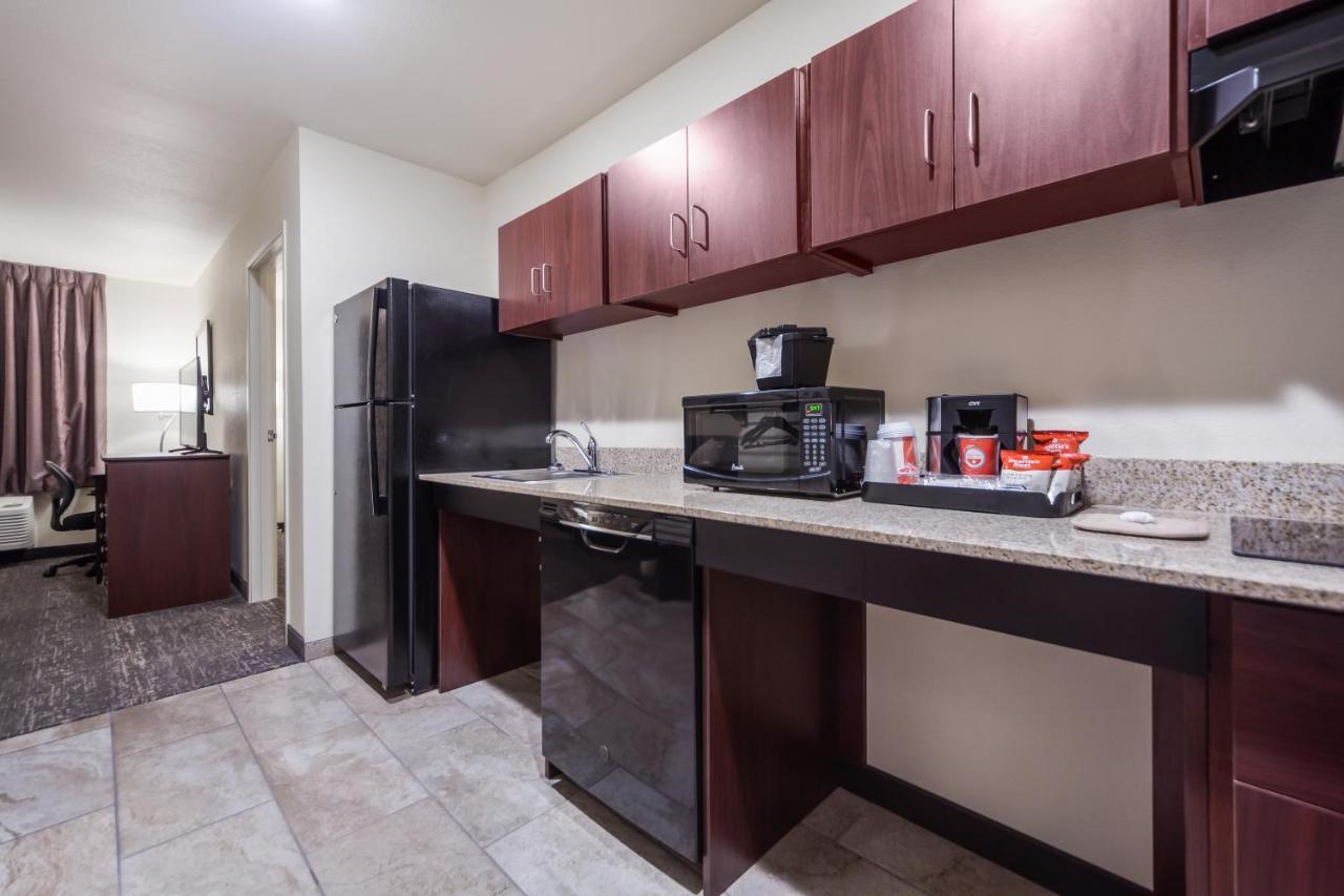 Cobblestone Inn & Suites-Fremont Экстерьер фото