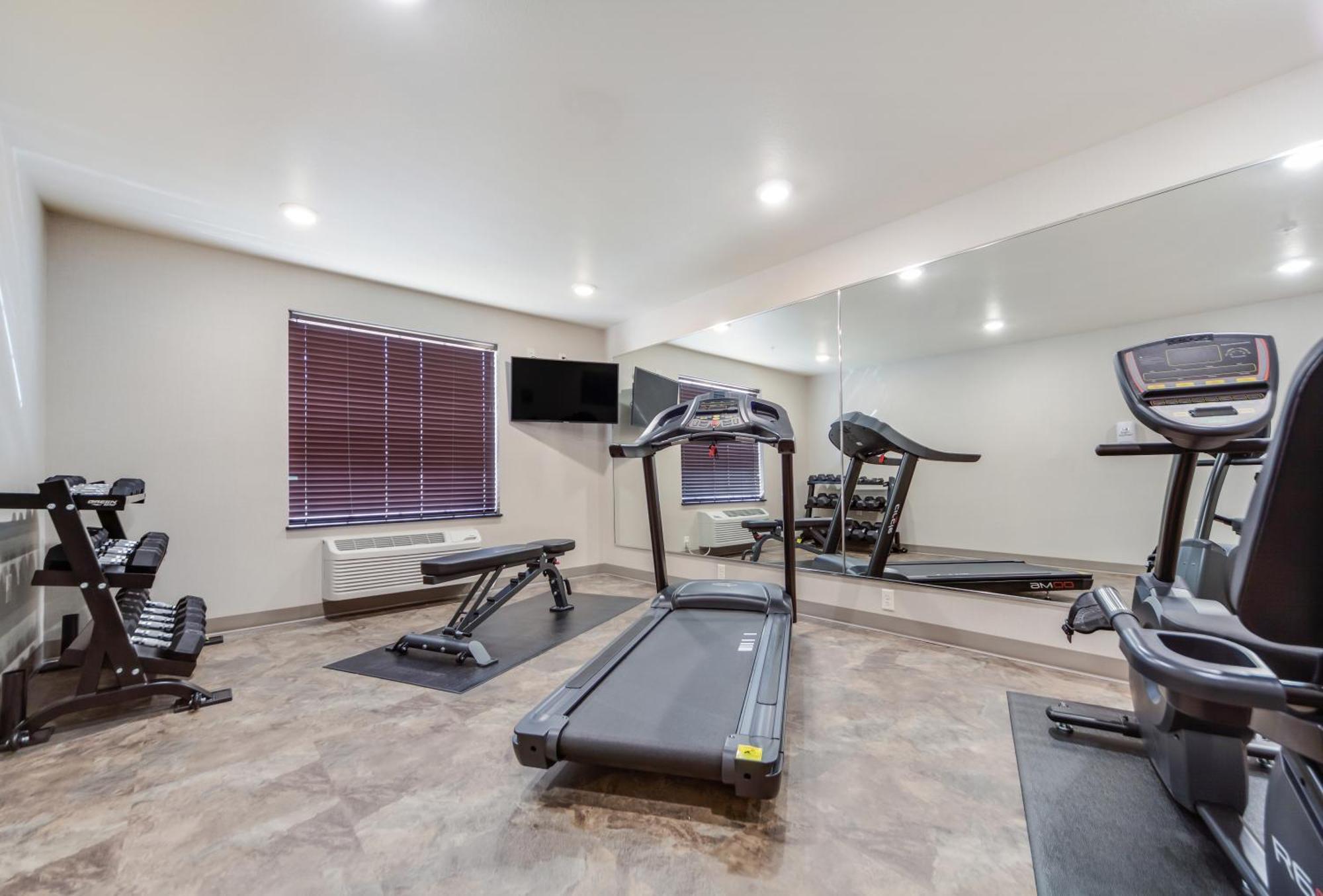 Cobblestone Inn & Suites-Fremont Экстерьер фото