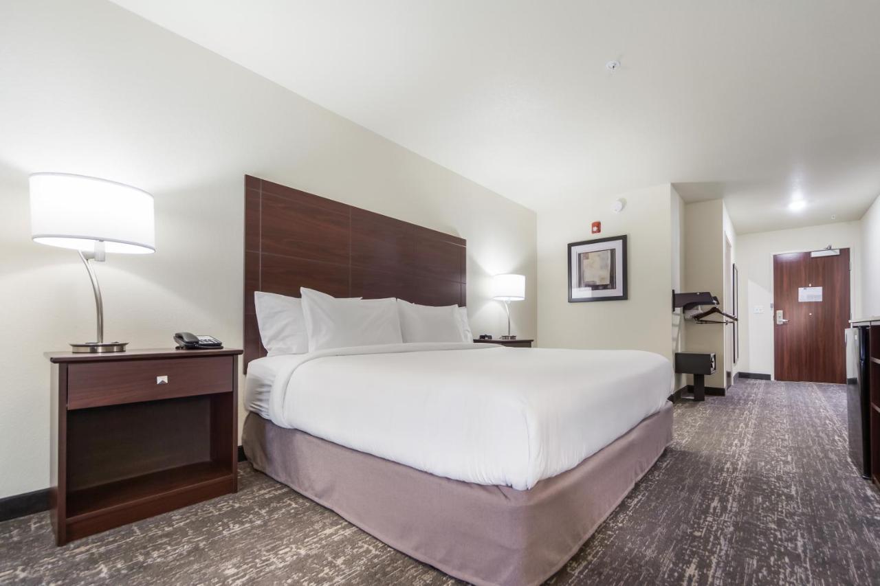 Cobblestone Inn & Suites-Fremont Экстерьер фото