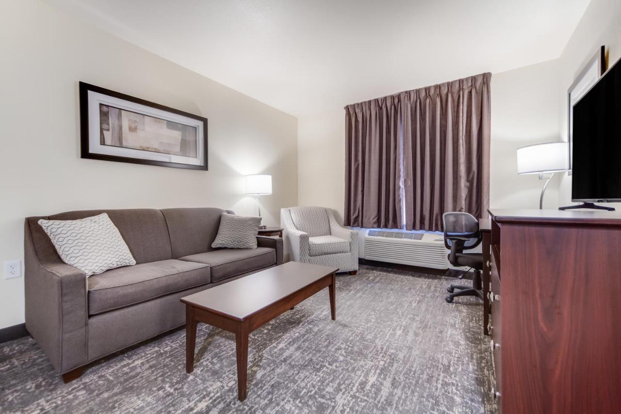 Cobblestone Inn & Suites-Fremont Экстерьер фото