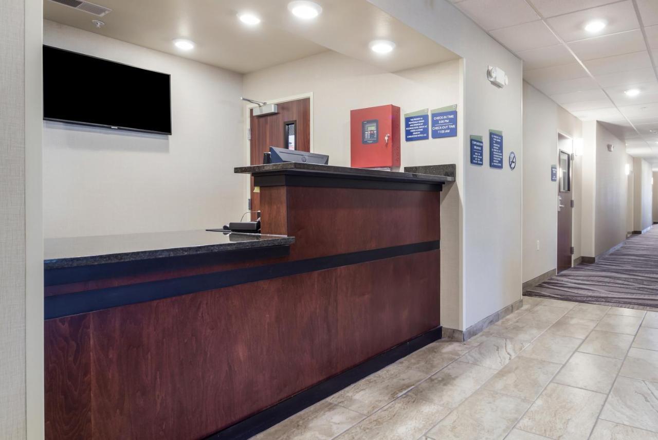 Cobblestone Inn & Suites-Fremont Экстерьер фото