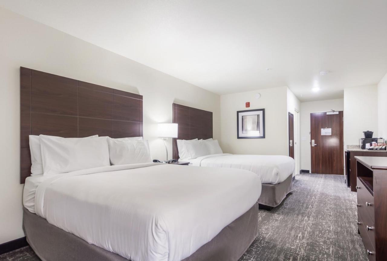 Cobblestone Inn & Suites-Fremont Экстерьер фото