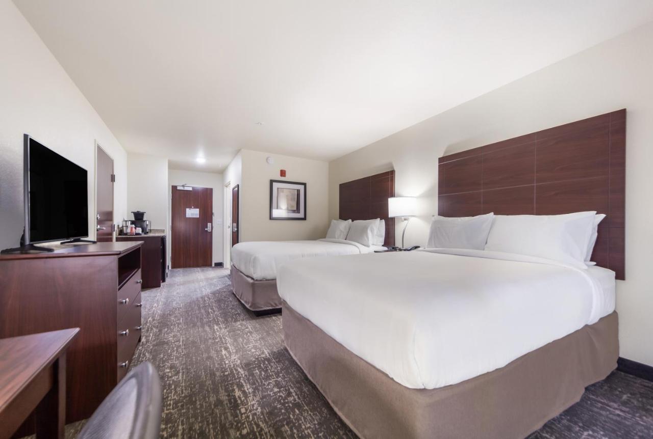 Cobblestone Inn & Suites-Fremont Экстерьер фото