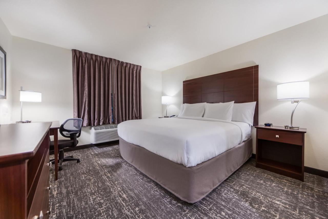 Cobblestone Inn & Suites-Fremont Экстерьер фото
