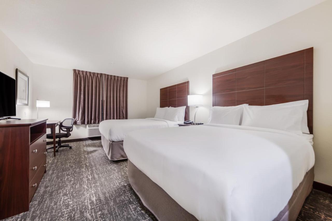 Cobblestone Inn & Suites-Fremont Экстерьер фото