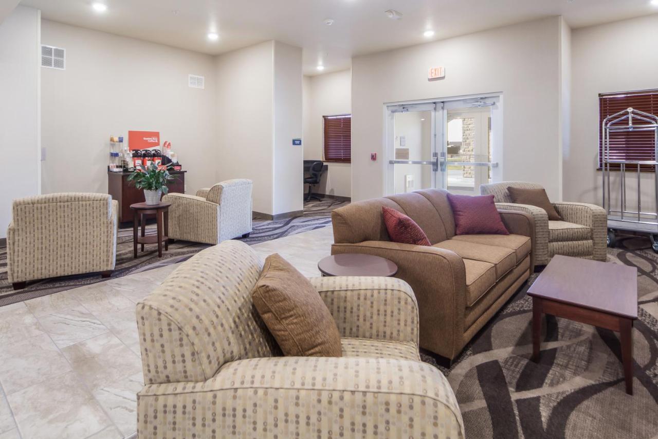 Cobblestone Inn & Suites-Fremont Экстерьер фото