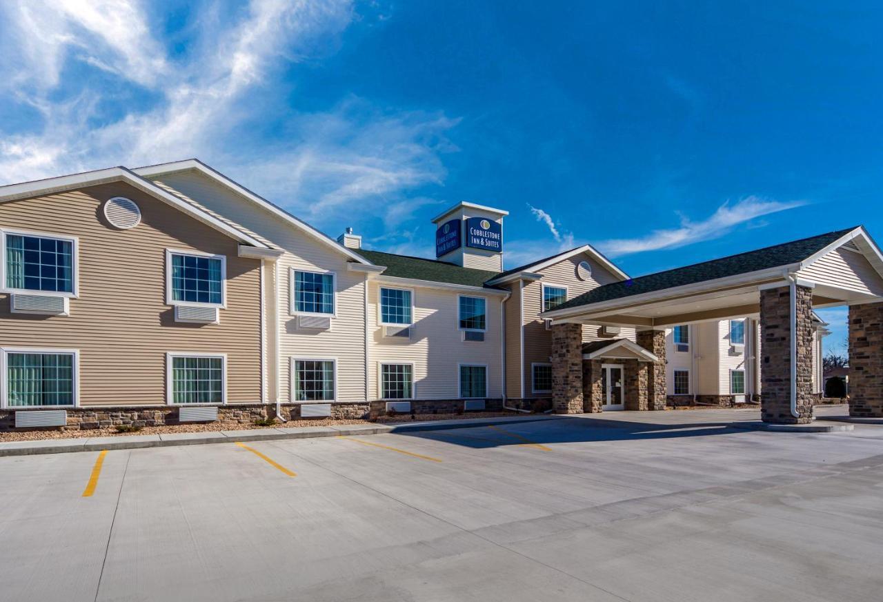 Cobblestone Inn & Suites-Fremont Экстерьер фото