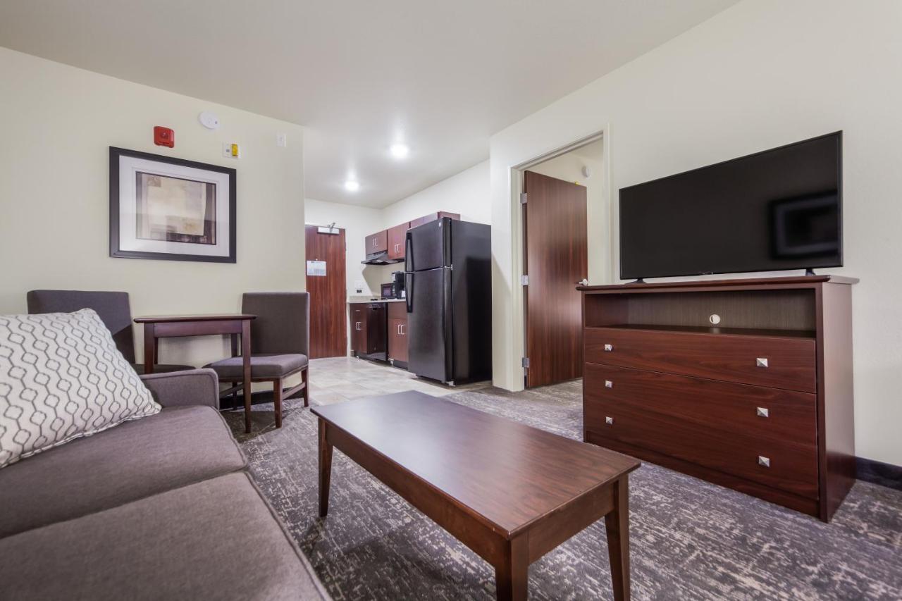 Cobblestone Inn & Suites-Fremont Экстерьер фото