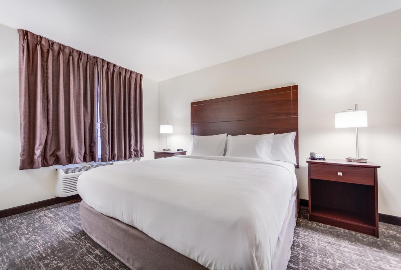 Cobblestone Inn & Suites-Fremont Экстерьер фото