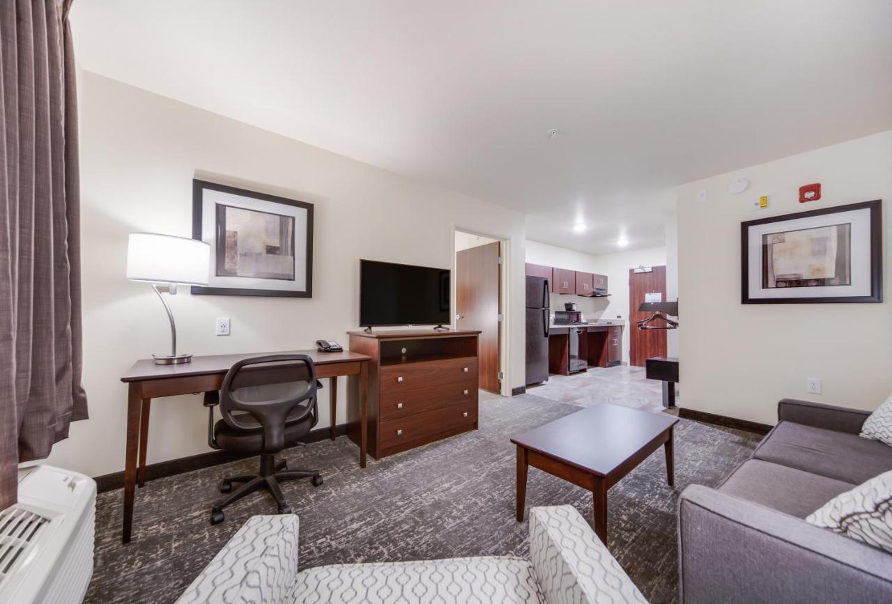 Cobblestone Inn & Suites-Fremont Экстерьер фото