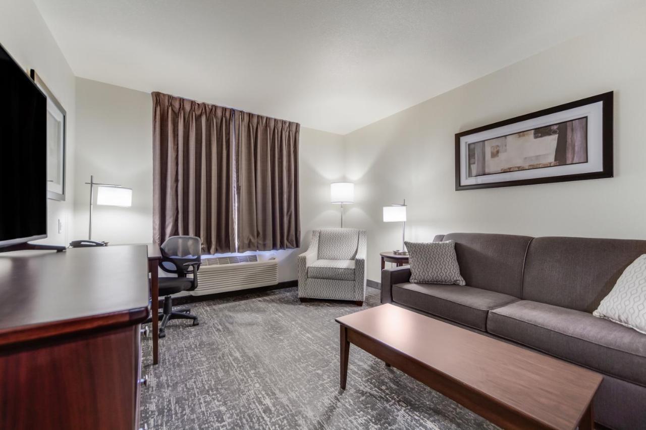 Cobblestone Inn & Suites-Fremont Экстерьер фото