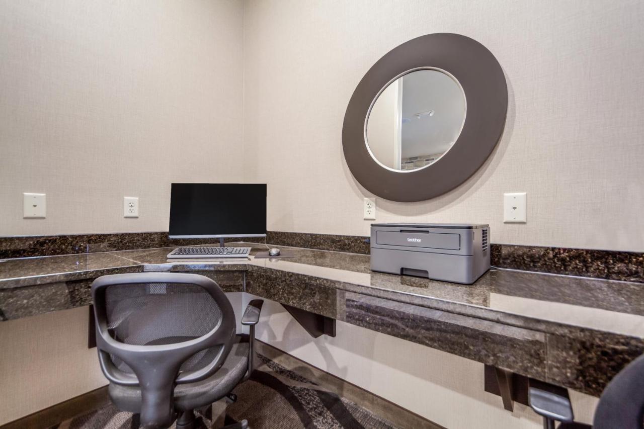 Cobblestone Inn & Suites-Fremont Экстерьер фото